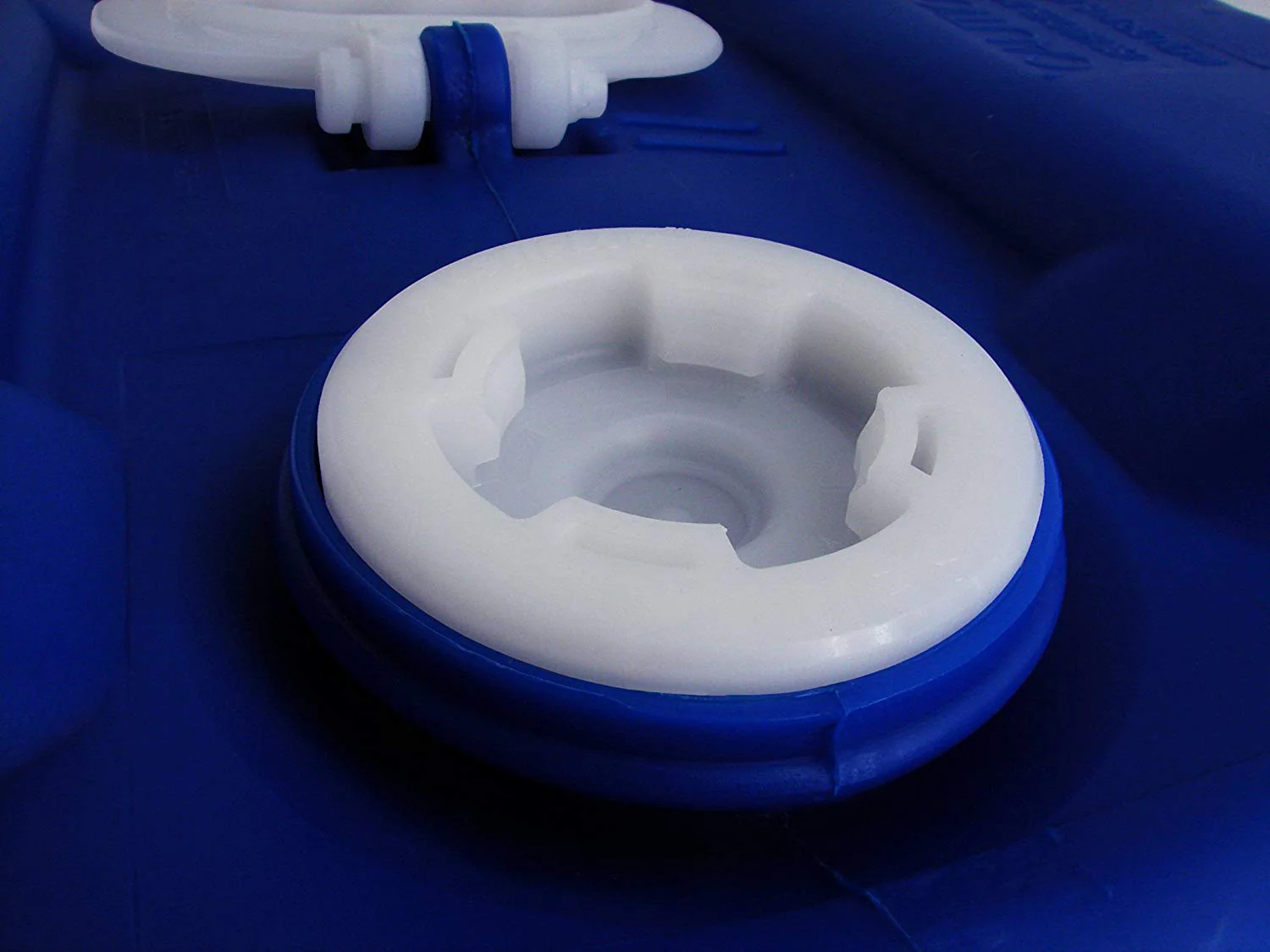 15 Gallon Water Storage Tank w/cap wrench and siphon pump - Image 11